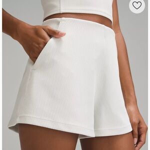 Lululemon Ribbed Softstreme High-Rise Short 2" size 6